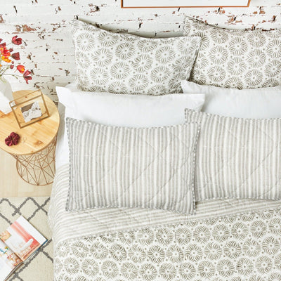 gray and white floral pattern midge quilt set