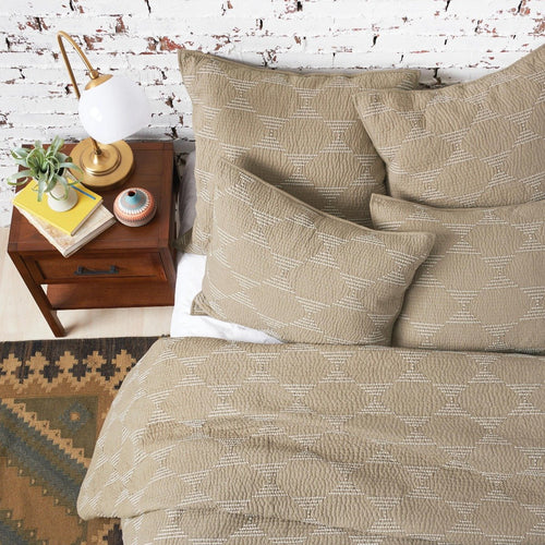 saunders tan and white geometric quilt set